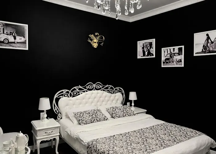 Near The Opera דירה